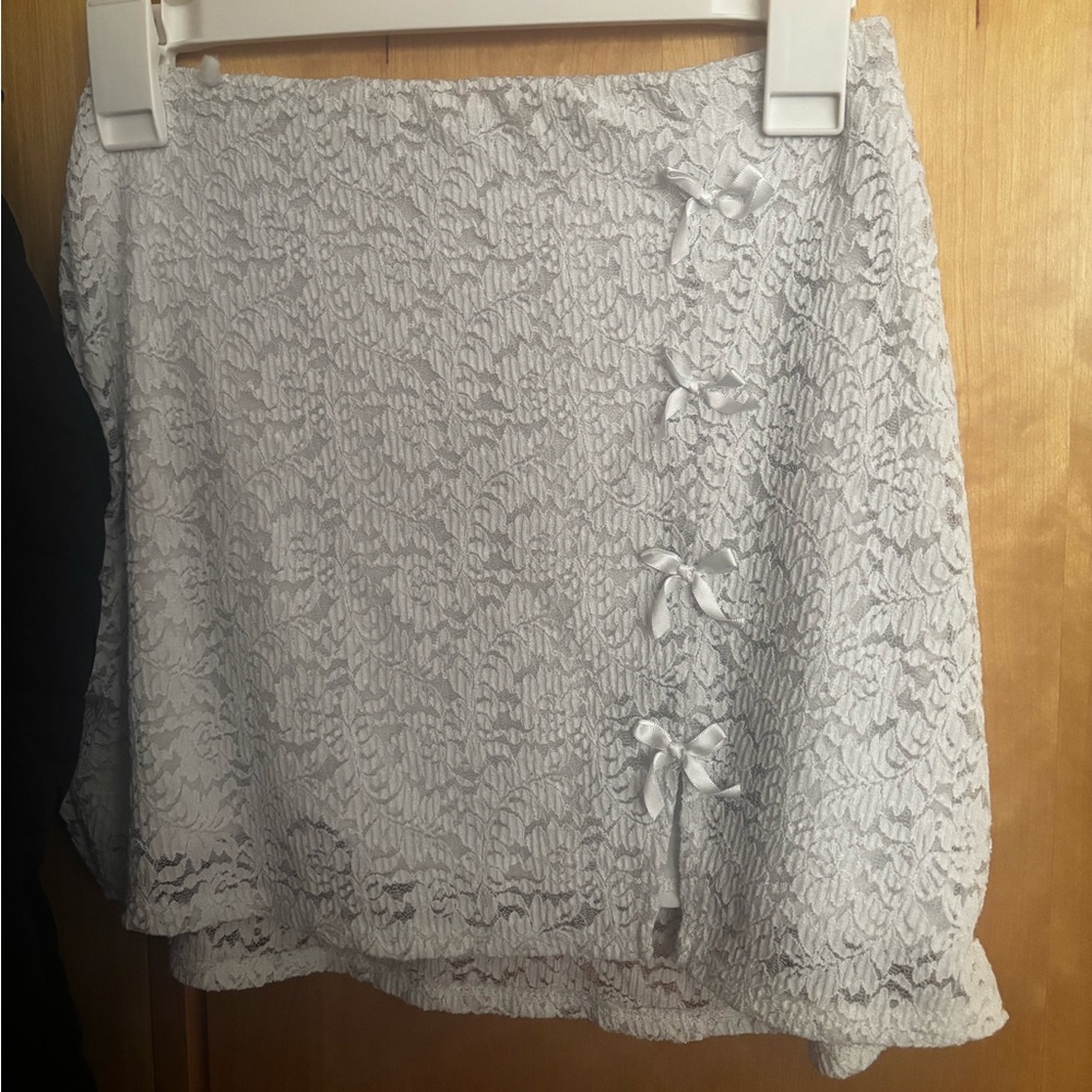 7Day Wknd Lace Bow Skirt 🤍 S | Ruffled Hem + Delicate Ribbon Detail